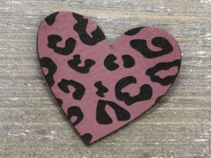 Nahaufnahme von Label Kunstleder KDS - Herz mit Leoprint - mauve