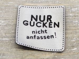 Nahaufnahme von Label Kunstleder KDS - nur gucken nicht anfassen ! - silber
