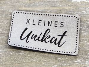 Nahaufnahme von Label Kunstleder KDS - kleines Unikat - silber