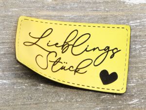 Nahaufnahme von Label Kunstleder KDS - Lieblingsstück - neongelb