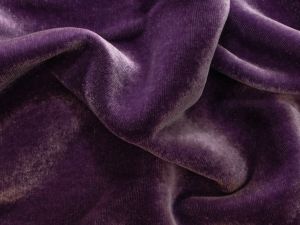 Nahaufnahme von Samtseide – Maulbeerseide –  „Queen's Collection“ - uni - lila