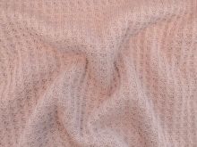 Nahaufnahme des Strickstoffs in Waffeloptik – altrosa. Der Stoff zeigt die strukturierte Oberfläche in einer sanften altrosa Farbe.