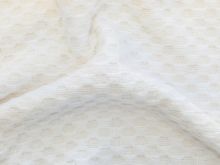 Strickstoff in Waffeloptik in Wollweiß – ideal für Bekleidungsstücke wie Pullover, Shirts oder Accessoires mit einer strukturierten Oberfläche.






