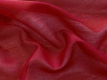 Nahaufnahme von einem Chiffon Stoff in der Farbe rot 