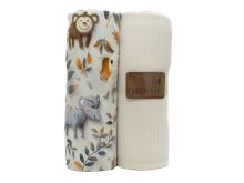 Nahaufnahme von Jersey Stoffpaket mit Kunstleder- Label - süße Tiere - helles beige - wollweiß