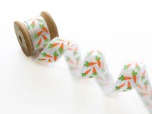 Nahaufnahme von Satinband 15mm glänzend - Möhren - weiß