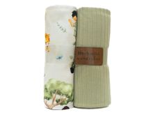 Nahaufnahme von Stoffpaket mit Kunstleder-Label - Safari - beige - olivgrün