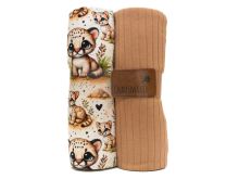 Nahaufnahme von Jersey Stoffpaket mit Kunstleder-Label - süße Leoparden - weiß - muskatnuss