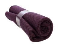 Nahaufnahme von Stoffcoupon 70 cm x 50 cm - Jacquard Designerstoff der dänischen Firma Kvadrat - lila