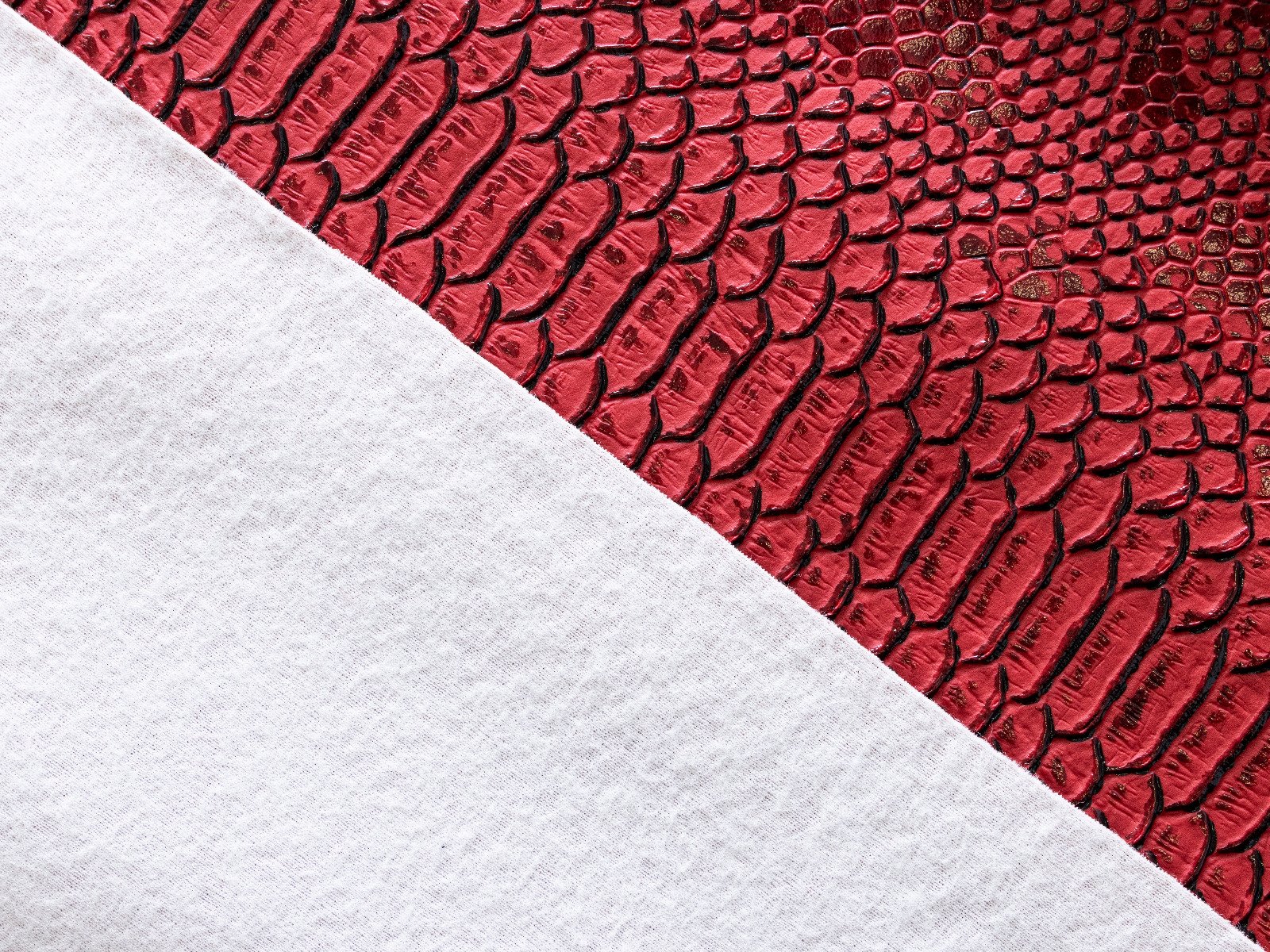 Struktur Kunstleder Coupon ca. 50 cm x 70 cm - Animalprint - rot