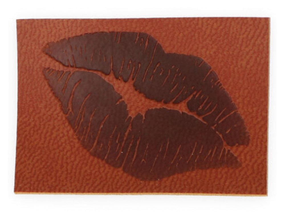 Applikation/Label aus ökologischem Kunstleder ca. 45x32mm - Kuss - hellbraun