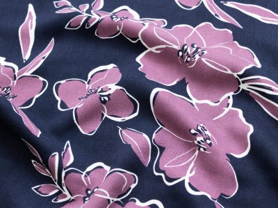 Twill Viskose - große Blüten - nachtblau-aubergine
