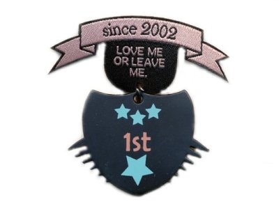 Applikation mit Anhänger Serie "Love me or Leave me" Since 2002