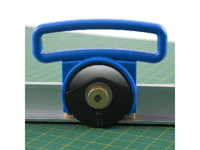 Lineal mit Rollschneider Schnittlänge 46 cm - silberfarben/blau
