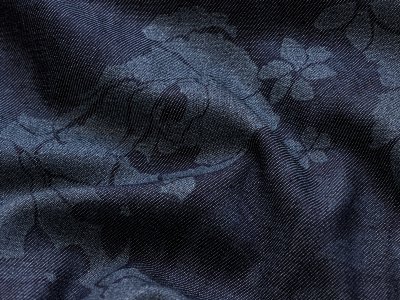 Leicht elastischer Jeansstoff - wildes Blumenmuster - denimblau