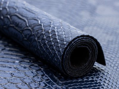 Struktur Kunstleder Coupon ca. 50 cm x 70 cm - Animalprint - marineblau