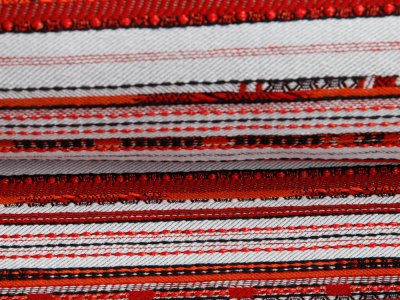 KDS Queen's Collection - Webware Dekostoff - eingearbeitete Muster - rot-weiß