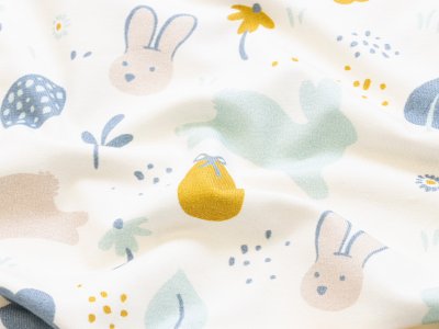 Jersey Swafing Graphic Bunnny - Hasen auf Blumenwiese - weiß