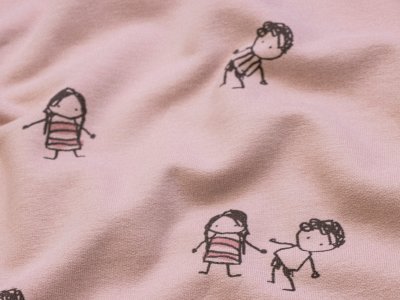 Leicht angerauter Sweat - gekritzelte Kinder - rosé