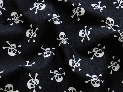 Webware Baumwolle - Piraten-Totenköpfe und gekreuzte Knochen - schwarz
