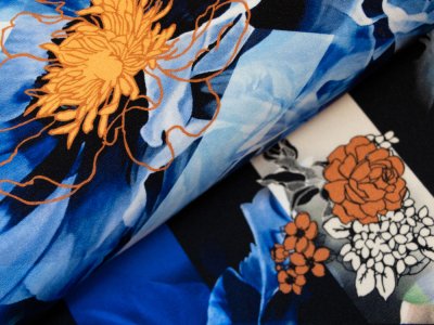 KDS Queen's Collection Hana - Jersey Viskose PANEL ca. 110cm x 145cm - Blumen auf geometrischen Mustern - royalblau