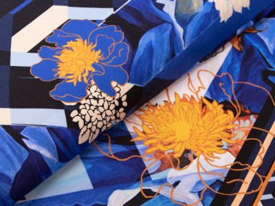 KDS Queen's Collection Hana - Webware Viskose PANEL ca. 85cm x 145cm - Blumen auf geometrischen Mustern - royalblau