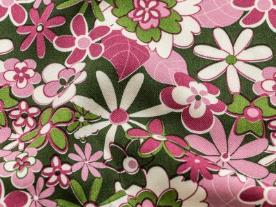 Twill Viskose - Retro Blumen - dunkles grün