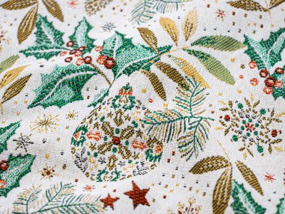 Jacquard Gobelin Dekostoff mit Glitzer in Leinenoptik - Stechpalmen und Tannenzweige - helles grau