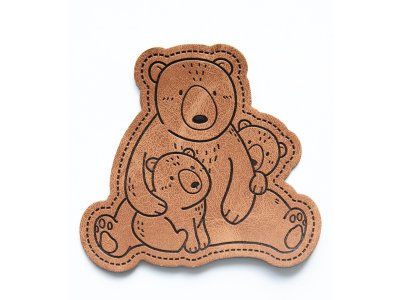Jessy Sewing Kunstleder-Label mit aufgedruckter Nähnaht "Bearfamily" - braun